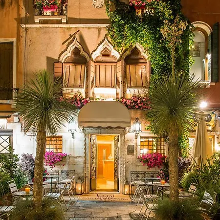 Ξενοδοχείο Santo Stefano 3*