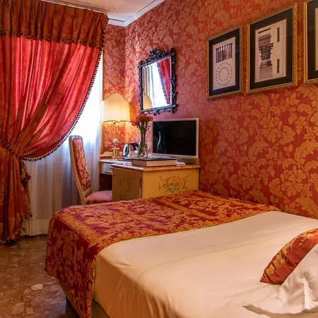 Santo Stefano فندق 3*